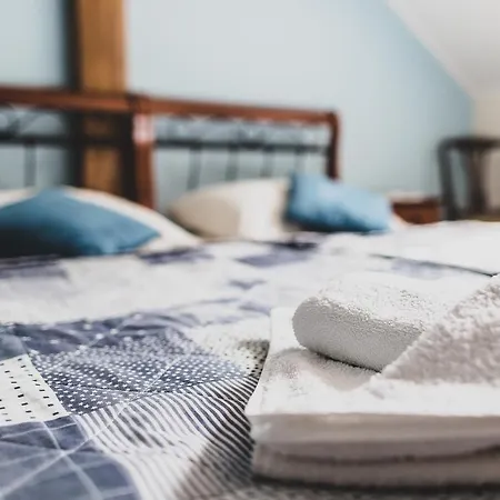 Stajnia Sarnowek Nad Jeziorem Rozany 住宿加早餐酒店 Rozajny Wielkie