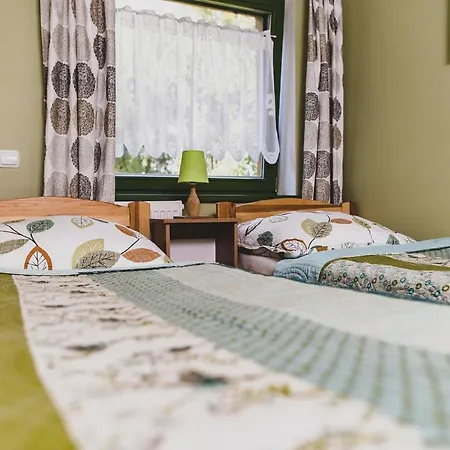 Stajnia Sarnowek Nad Jeziorem Rozany 住宿加早餐酒店 4*