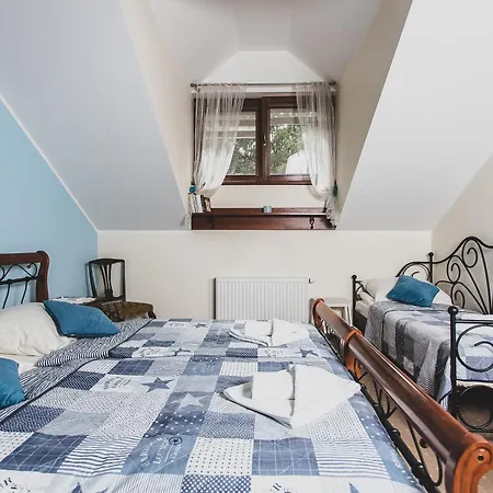 Bed & Breakfast Stajnia Sarnowek Nad Jeziorem Rozany 4*