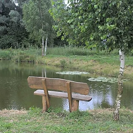 Stajnia Sarnowek Nad Jeziorem Rozany Отель типа 