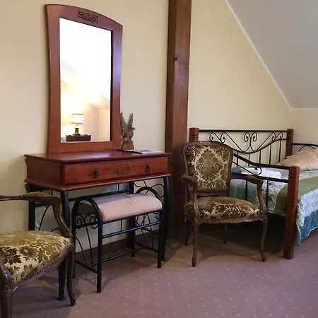 Stajnia Sarnowek Nad Jeziorem Rozany 住宿加早餐酒店 Rozajny Wielkie