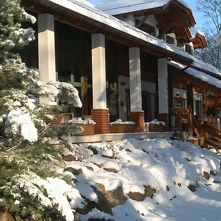 Stajnia Sarnowek Nad Jeziorem Rozany 住宿加早餐酒店 Rozajny Wielkie