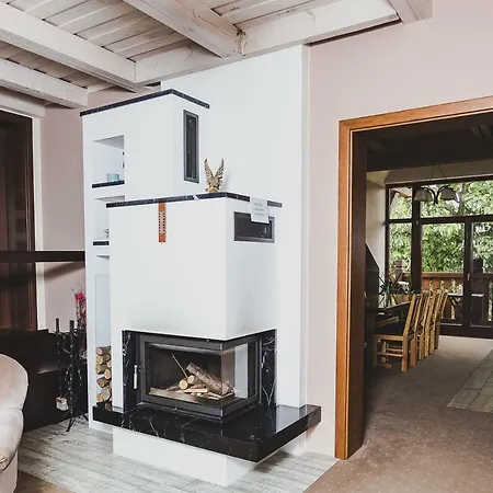 Stajnia Sarnowek Nad Jeziorem Rozany 住宿加早餐酒店 4*