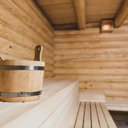 住宿加早餐酒店 Stajnia Sarnowek Nad Jeziorem Rozany