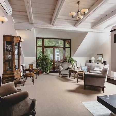 住宿加早餐酒店 Stajnia Sarnowek Nad Jeziorem Rozany