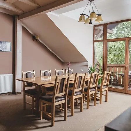 Stajnia Sarnowek Nad Jeziorem Rozany 住宿加早餐酒店 4*