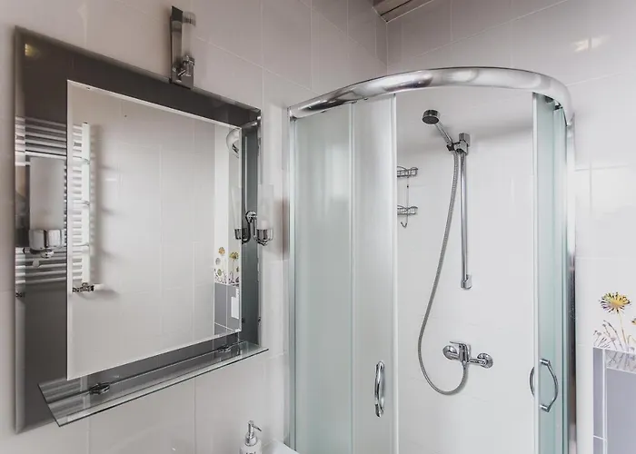 Stajnia Sarnowek Nad Jeziorem Rozany 4*