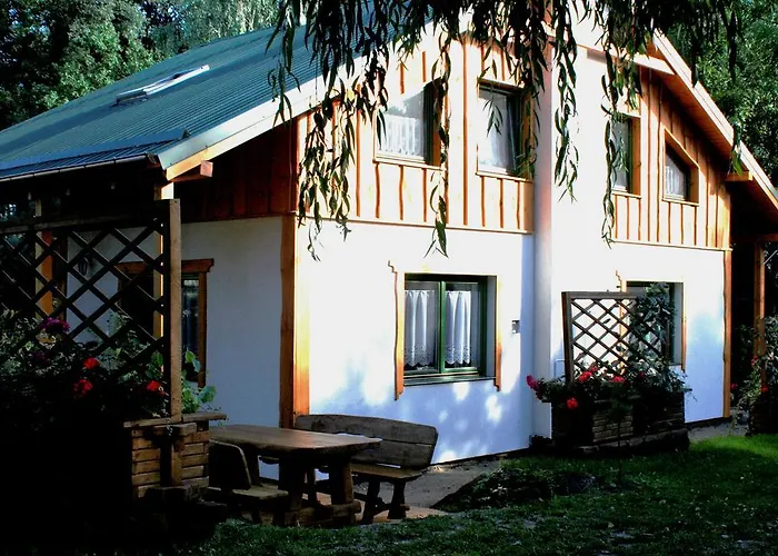 住宿加早餐酒店 Stajnia Sarnowek Nad Jeziorem Rozany