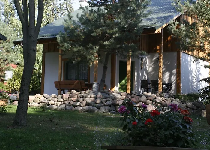 住宿加早餐酒店 Stajnia Sarnowek Nad Jeziorem Rozany 4*