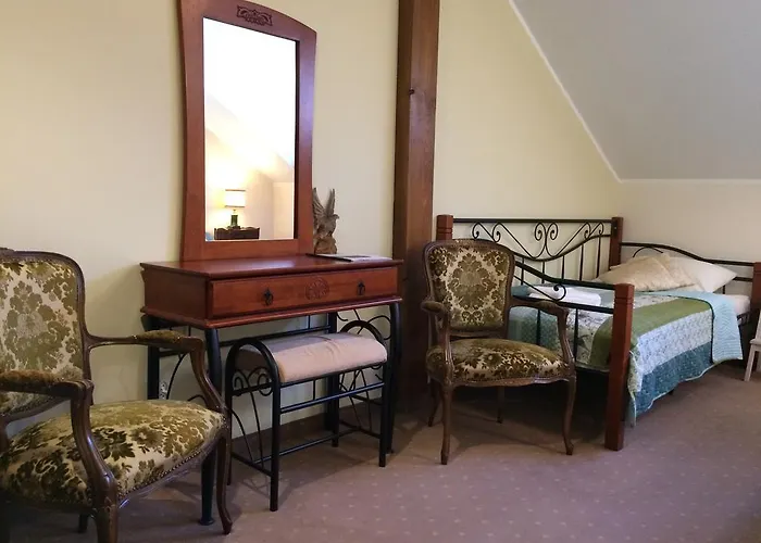 Stajnia Sarnowek Nad Jeziorem Rozany 住宿加早餐酒店 Rozajny Wielkie