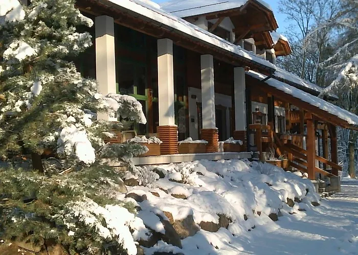 Stajnia Sarnowek Nad Jeziorem Rozany 住宿加早餐酒店 Rozajny Wielkie