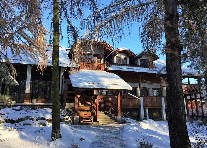 Stajnia Sarnowek Nad Jeziorem Rozany 住宿加早餐酒店 4*