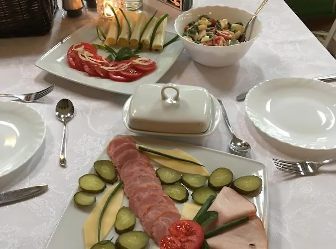 Stajnia Sarnowek Nad Jeziorem Rozany 住宿加早餐酒店 Rozajny Wielkie