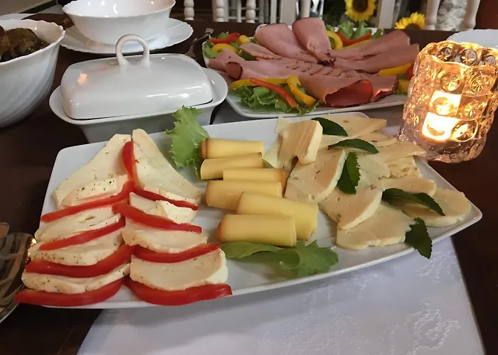 住宿加早餐酒店 Stajnia Sarnowek Nad Jeziorem Rozany Rozajny Wielkie