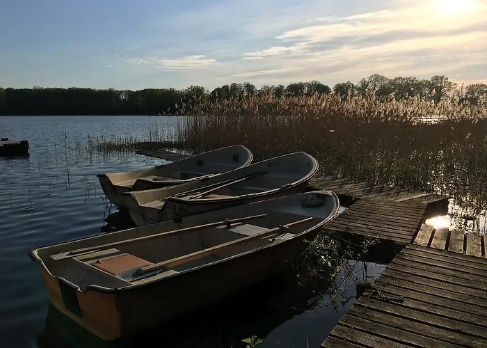 住宿加早餐酒店 Stajnia Sarnowek Nad Jeziorem Rozany