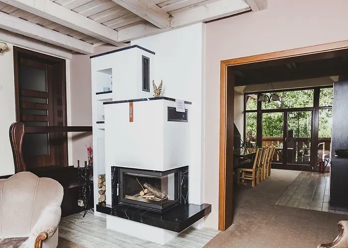 Stajnia Sarnowek Nad Jeziorem Rozany 住宿加早餐酒店 4*