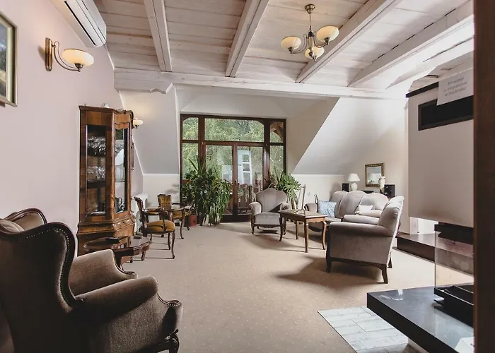 住宿加早餐酒店 Stajnia Sarnowek Nad Jeziorem Rozany